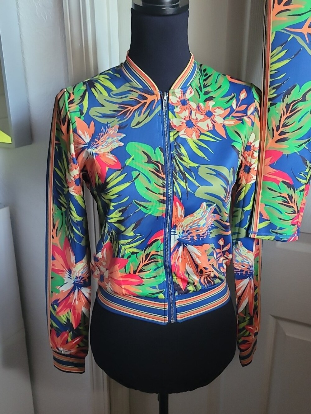 Jealous Tomato Navy Floral Zip Jacket & Leggings Set - Green/Pink/Orange SIZE S - Picture 5 of 11